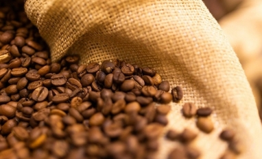 Café sobe quase 6% em Nova York, com atraso na colheita e vendas lentas