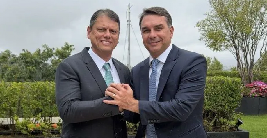 Tarcísio atuou para baixar fervura de declaração de Flávio sobre etanol