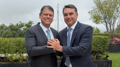Tarcísio atuou para baixar fervura de declaração de Flávio sobre etanol