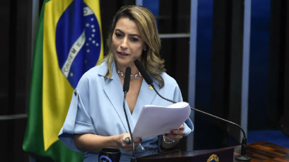 STF manda senadora dar informações sobre acusação contra vice de Flávio
