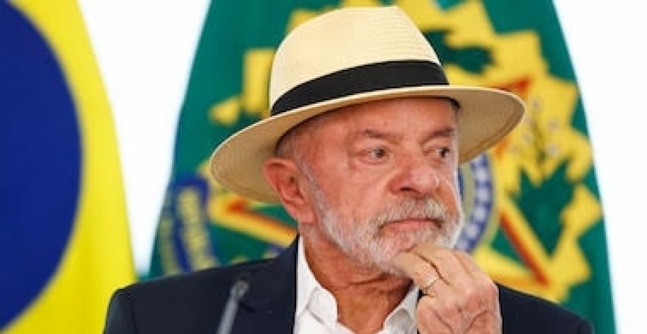 Lula é favorito com discurso velho e erros do rival