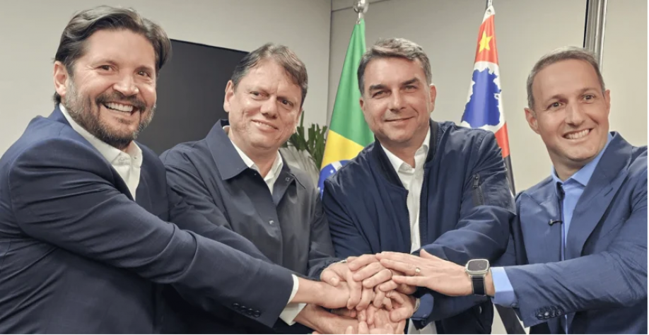  Flávio presidente, Tarcísio governador, Derrite e André do Prado senadores
