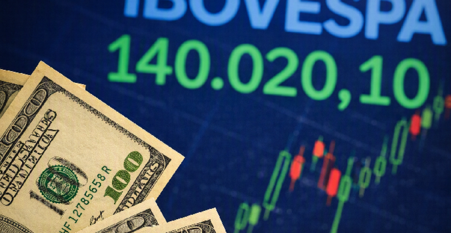 Dólar cai e fecha a R$ 5,13 após reajuste do Bolsa Família; Ibovespa sobe