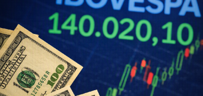 Dólar cai e fecha a R$ 5,13 após reajuste do Bolsa Família; Ibovespa sobe