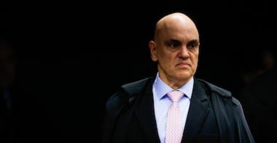 Moraes vence primeiro round, mas quem agradece é Flávio Bolsonaro