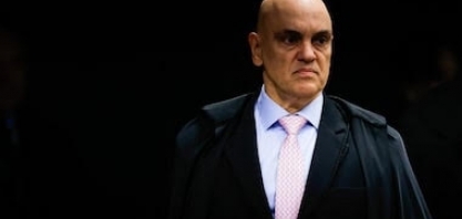 Moraes vence primeiro round, mas quem agradece é Flávio Bolsonaro