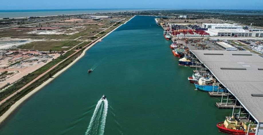 Porto do Açu prepara produção de combustível sustentável para navio