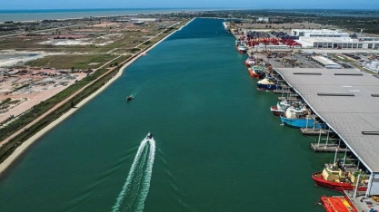 Porto do Açu prepara produção de combustível sustentável para navio