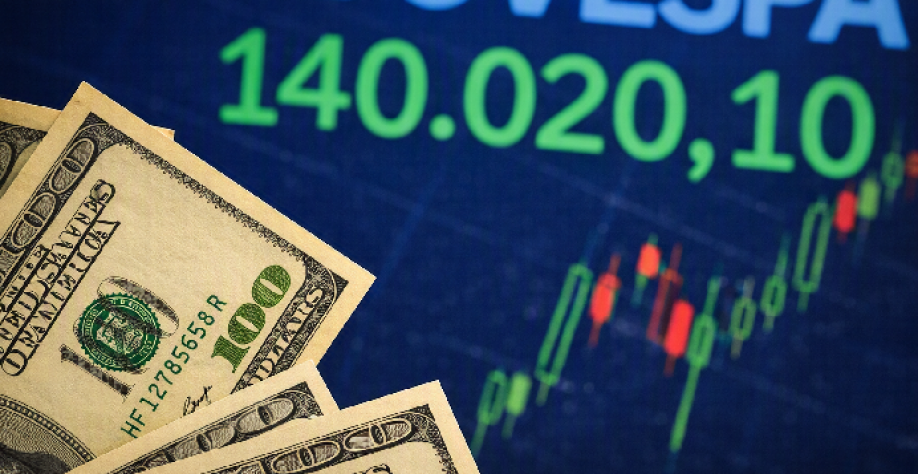 Dólar cai e fecha a R$ 5,21; Ibovespa sobe 0,46%