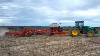 Produtores gaúchos cobram ações contra risco de falta de óleo diesel