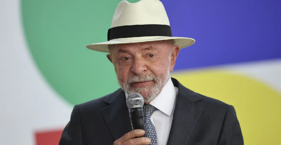 Análise: Aumento no Bolsa Família confirma Lula abalado