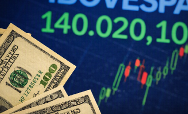 Dólar sobe a R$ 5,0105 e Ibovespa cai 0,74% após euforia com 1º turno