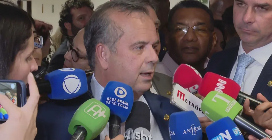 Oposição tenta adiar votação da 6x1 para depois do 2º turno
