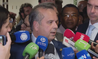 Oposição tenta adiar votação da 6x1 para depois do 2º turno
