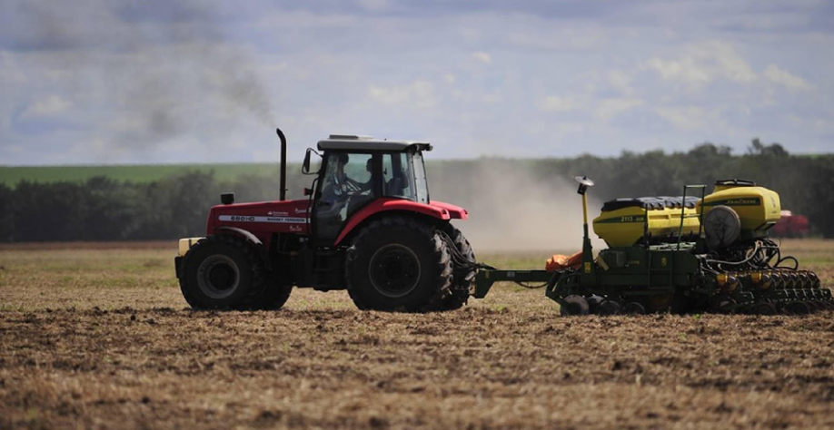 Vendas de máquinas agrícolas caíram 22,4% entre janeiro e agosto de 2026