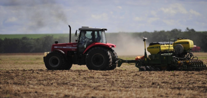 Vendas de máquinas agrícolas caíram 22,4% entre janeiro e agosto de 2026