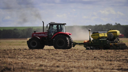 Vendas de máquinas agrícolas caíram 22,4% entre janeiro e agosto de 2026