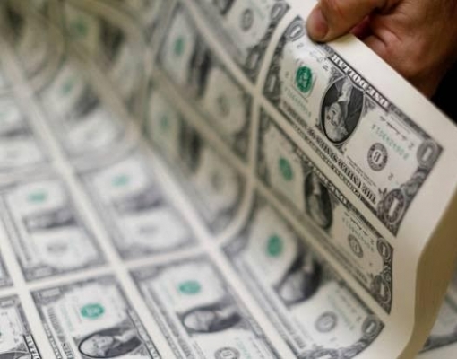 Dólar fecha perto de R$4,19 atento a declarações de Guedes